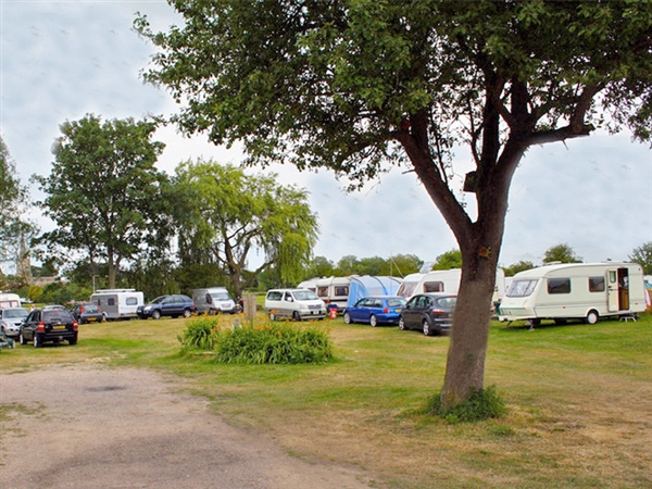 Bridge House Campsite is lcated at Lechlade in the Cotswolds