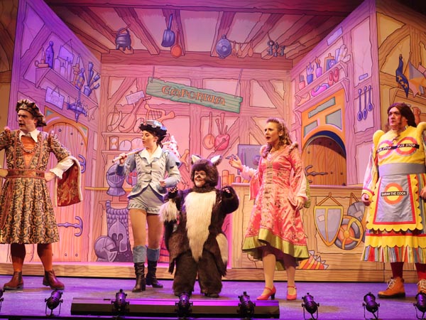 REVIEW: Dick Whittington and his Cat at The Everyman Theatre, Cheltenham