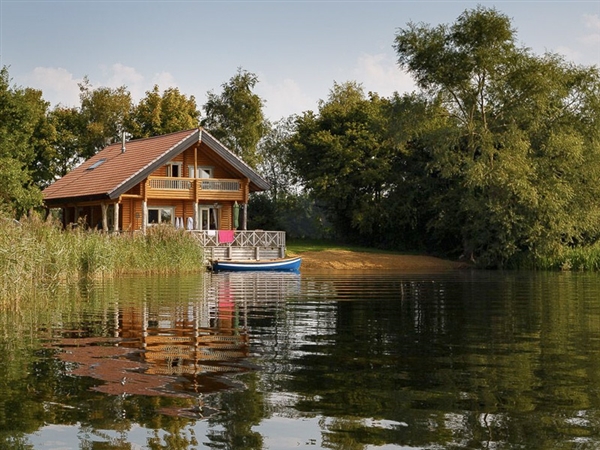 Log House Holidays - the perfect place to stay in the Cotswolds