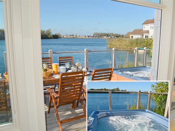 The Moorings offers luxury self catering holiday accommodation in the Cotswold Water Park