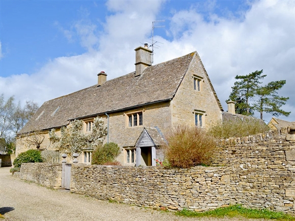 Church View holiday cottage lies in the quintessential Cotswold village of Lower Slaughter in Gloucestershire