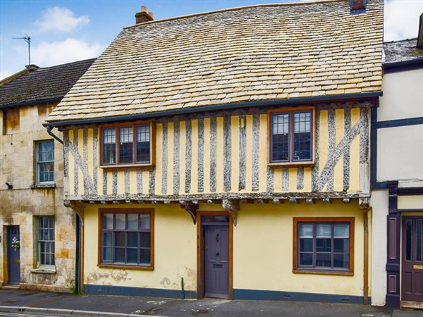 Mercia House - a splendid medieval dwelling for a self catering holiday in Winchcombe in the Cotswolds
