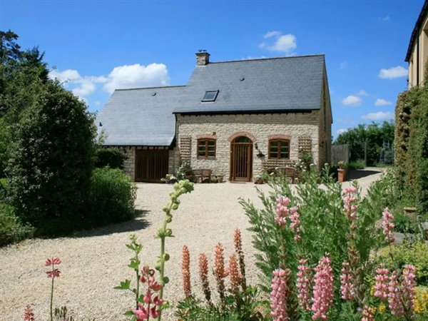 Jasmine Cottage can be found at Little Witcombe near both Cheltenham and Gloucester