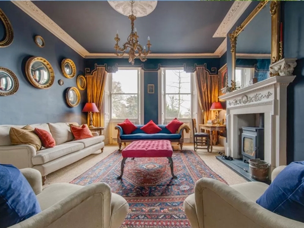 Montpellier Townhouse is a splendid Regency townhouse in Montpellier in Cheltenham