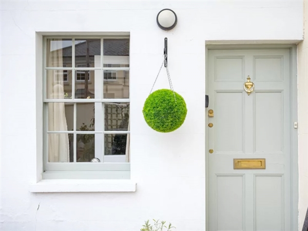 Bibury Cottage located in the heart of Cheltenham is a great place to explore Cheltenham