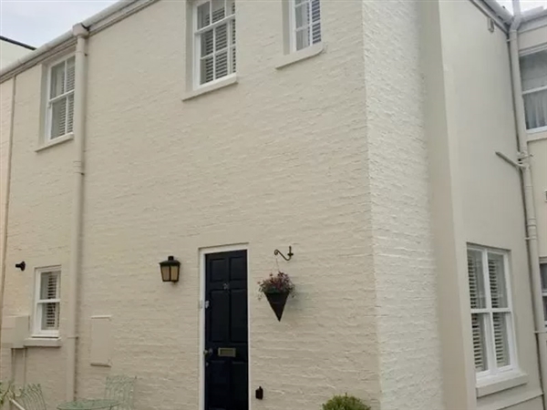 Montpellier Mews House is an ideal slef catering house to explore Cheltenham and the Cotswolds