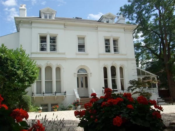 Lypiatt House Hotel is located near to cosmopolitan Montpellier district of Cheltenham