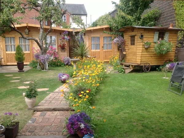 Alice Guest House is close to Cheltenham Racecourse and town centre