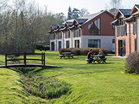 Whitemead Forest Park - Apartments